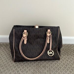 Michael Kors brown tote. Excellent condition, lots of inner compartments.
